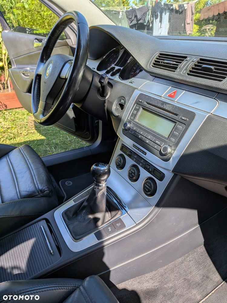 Volkswagen Passat 2.0 FSI Highline - 16