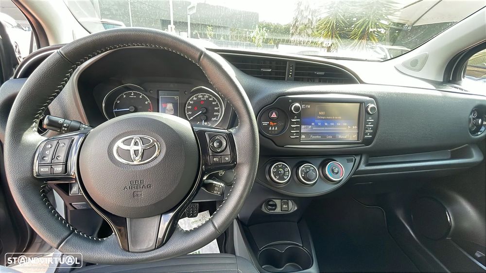 Toyota Yaris 1.0 VVT-i Comfort c/ Design-Pack - 20