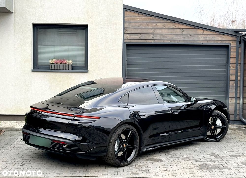 Porsche Taycan - 10
