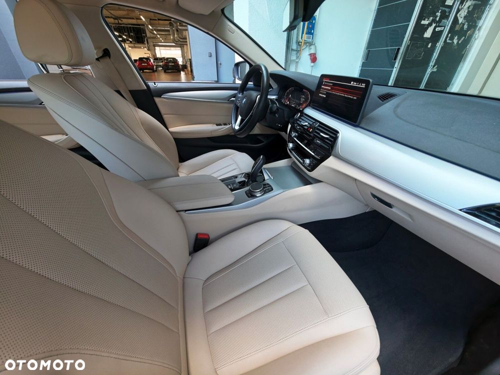 BMW Seria 5 520d xDrive mHEV - 15