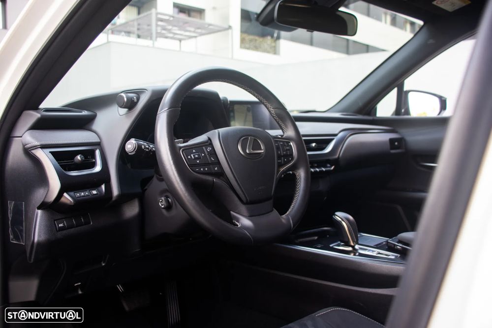 Lexus UX 300e - 9