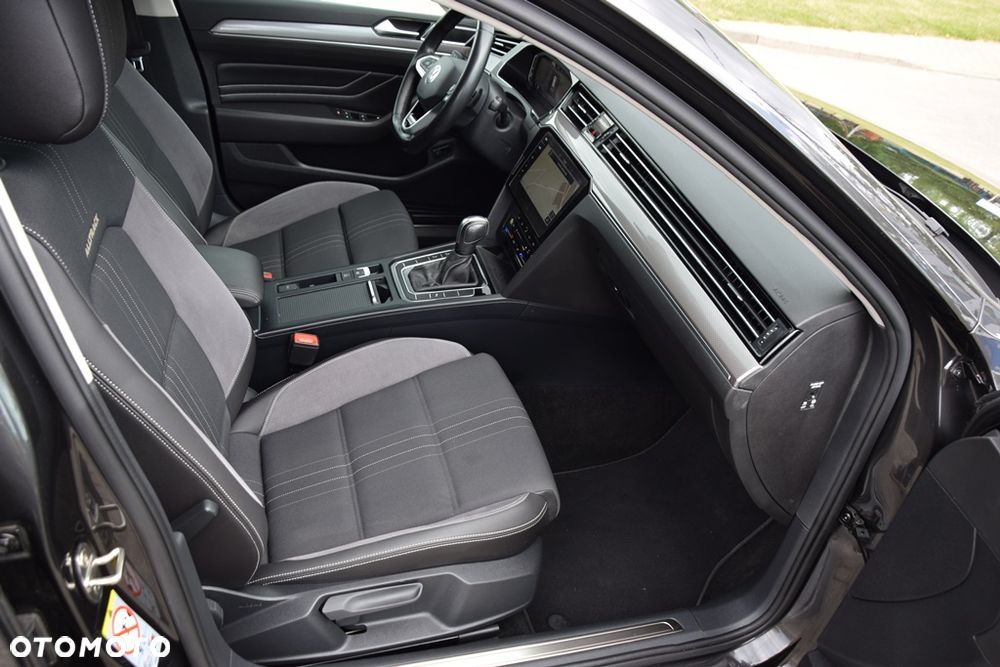 Volkswagen Passat Alltrack 2.0 TDI SCR DSG 4Motion - 11