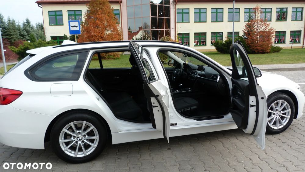 BMW Seria 3 318d Touring Sport Line - 24