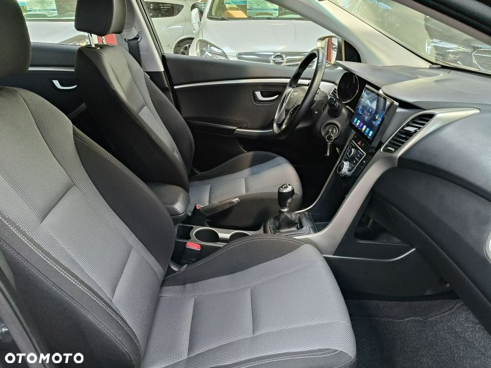 Hyundai i30 blue Kombi 1.4 YES Silver - 12