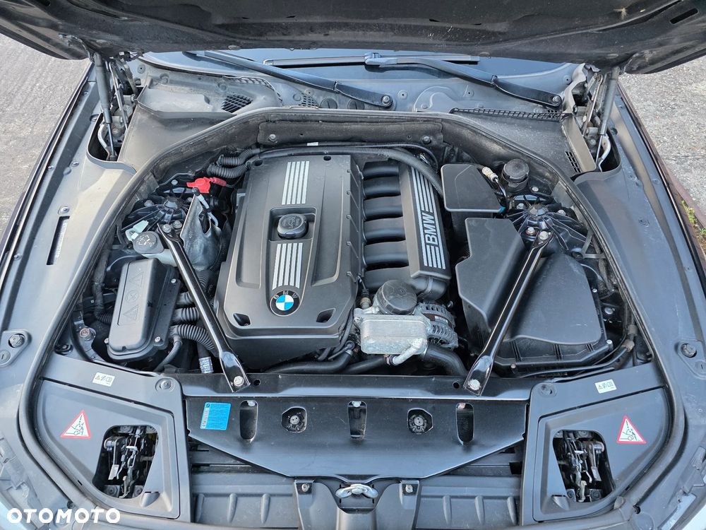 BMW Seria 5 523i Sport-Aut - 31