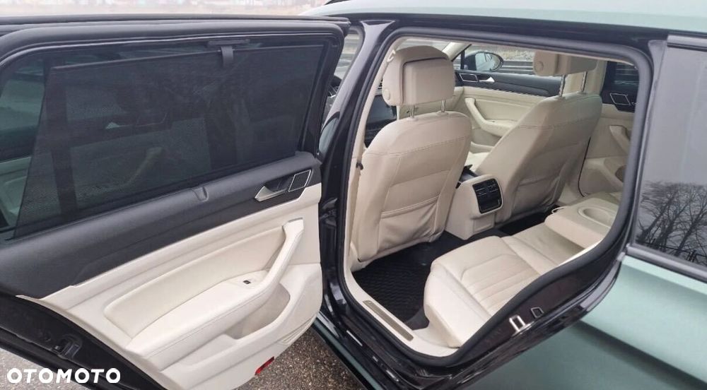 Volkswagen Passat - 11