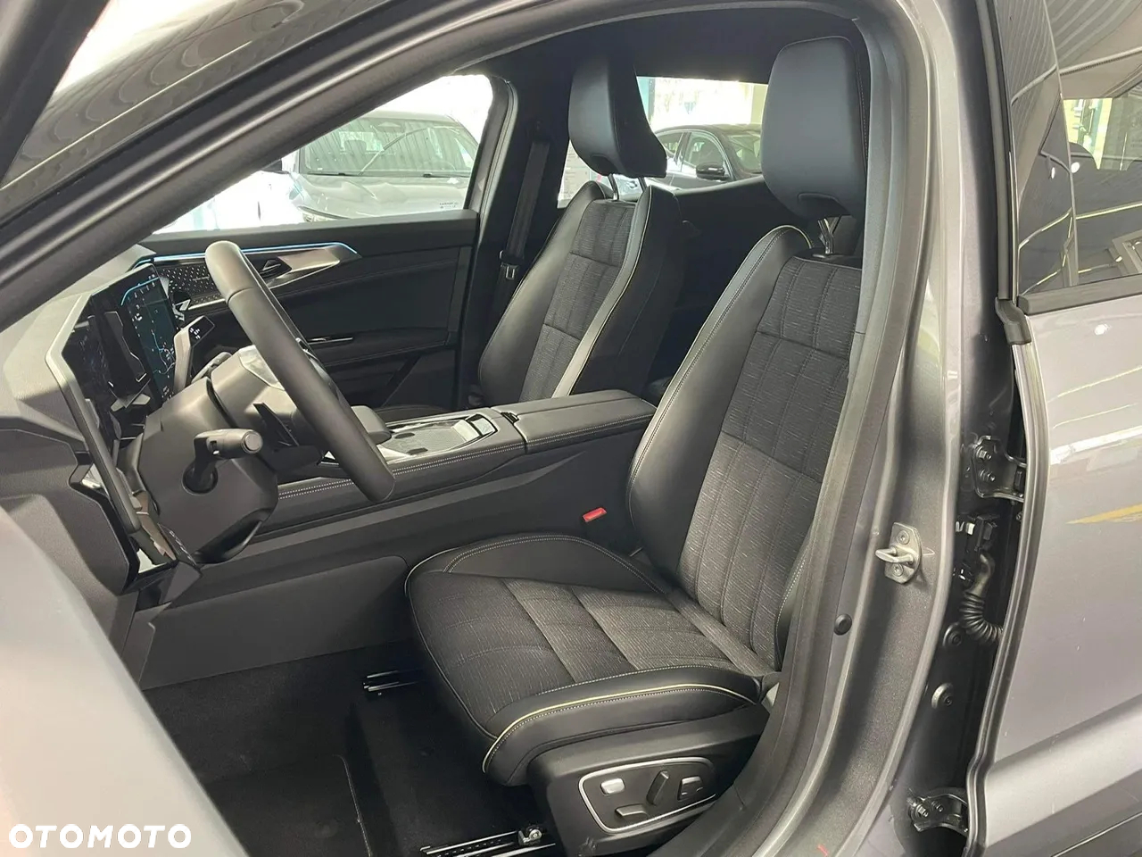 Renault Austral 1.3 TCe mHEV Iconic - 11