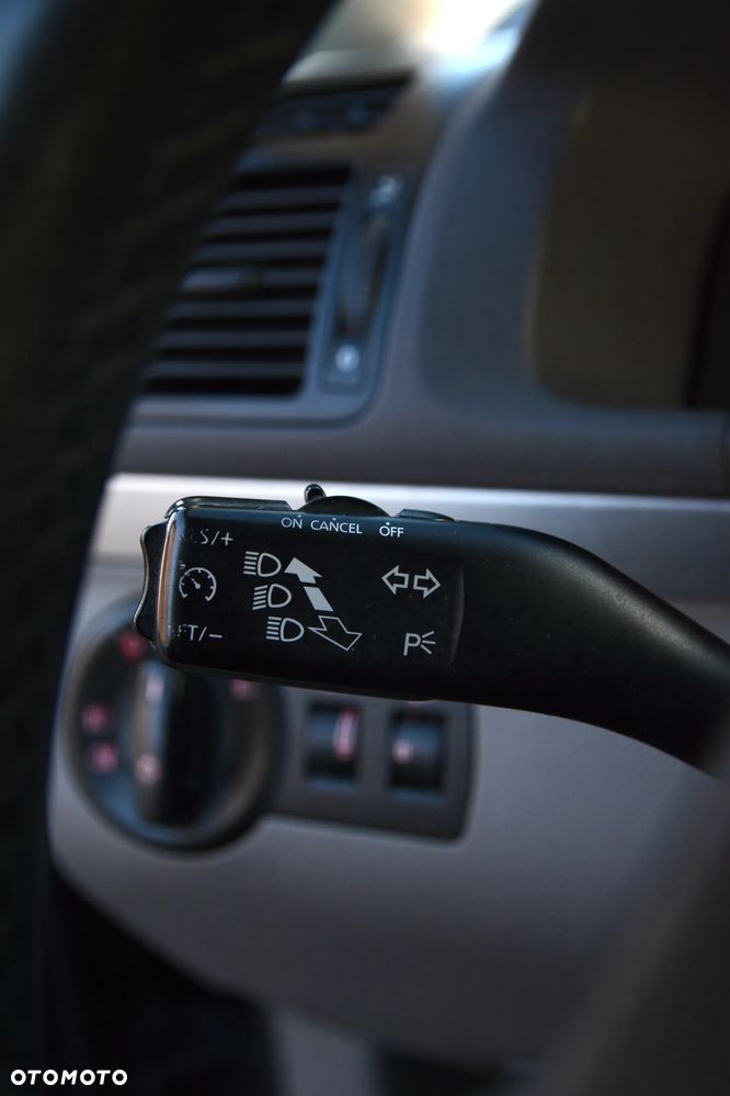 Volkswagen Touran 2.0 TDI DPF Trendline - 34