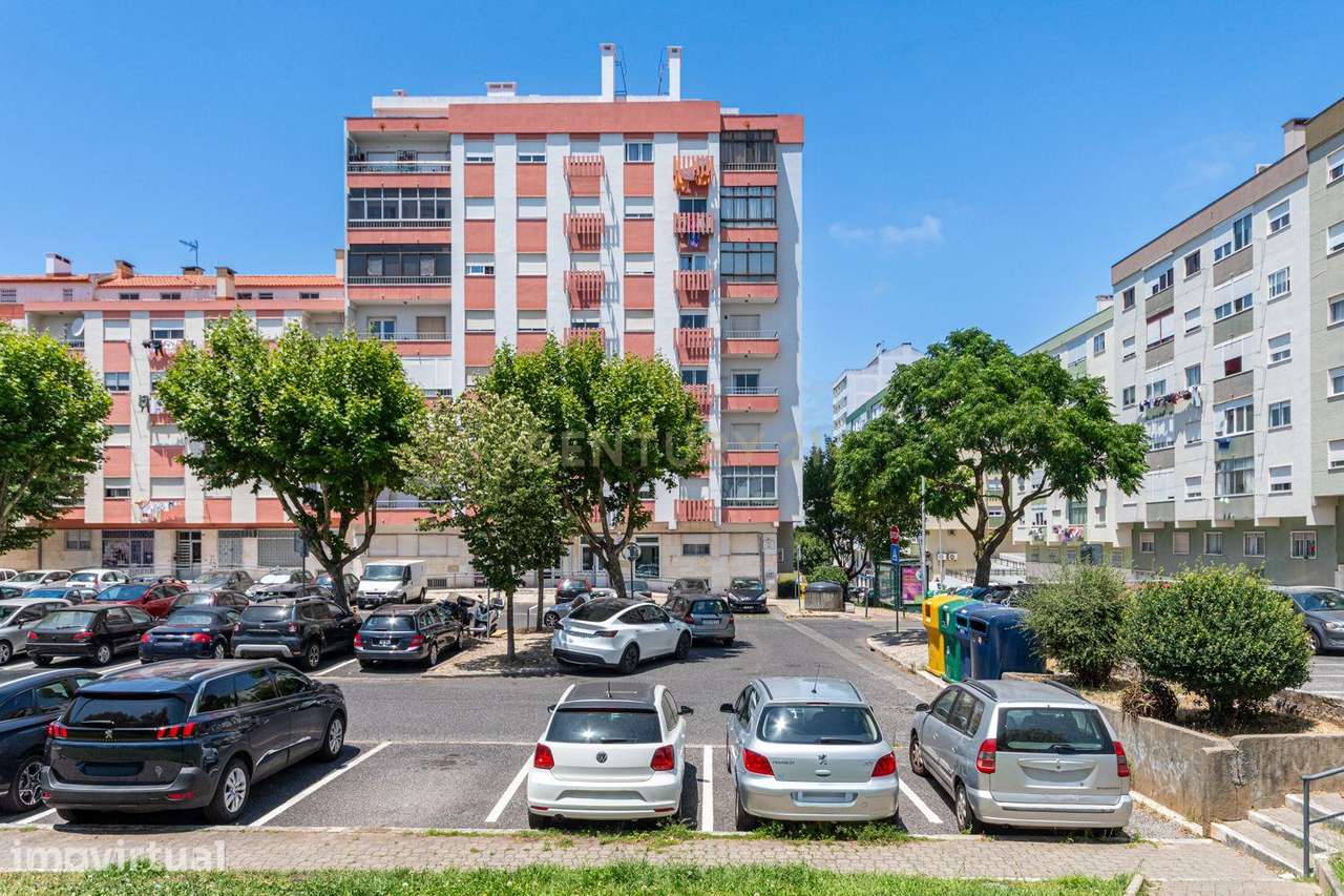 T3 com 100 m² em Casal de São Brás – Amadora | Excelente Localização - Grande imagem: 2/17