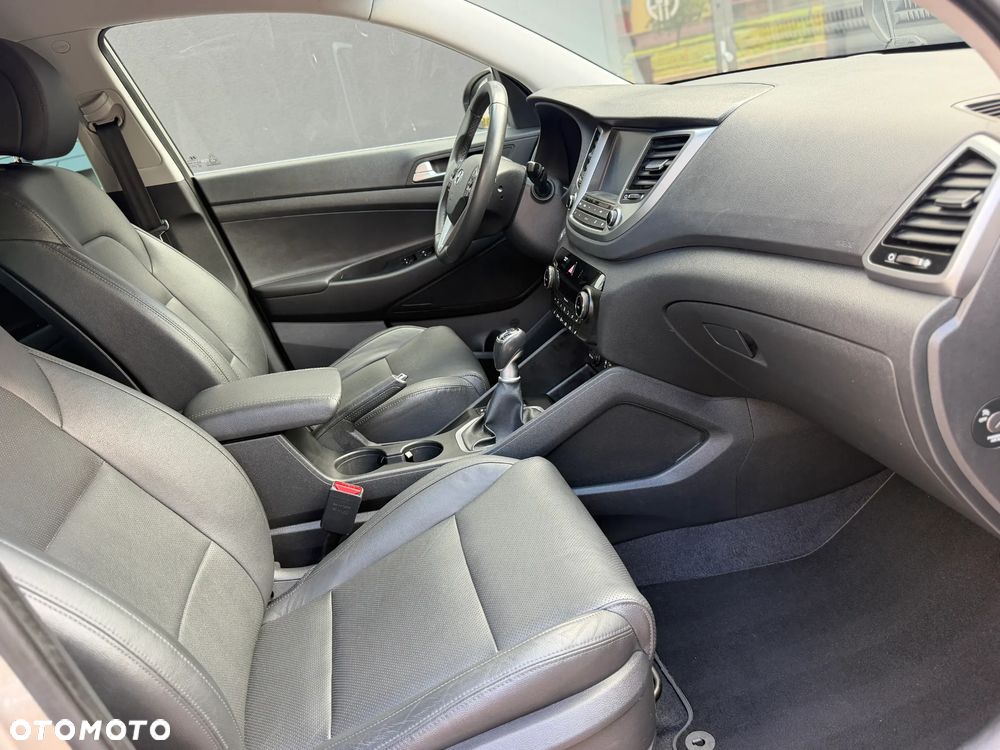 Hyundai Tucson 1.7 CRDI BlueDrive TourdePologne 2WD - 32