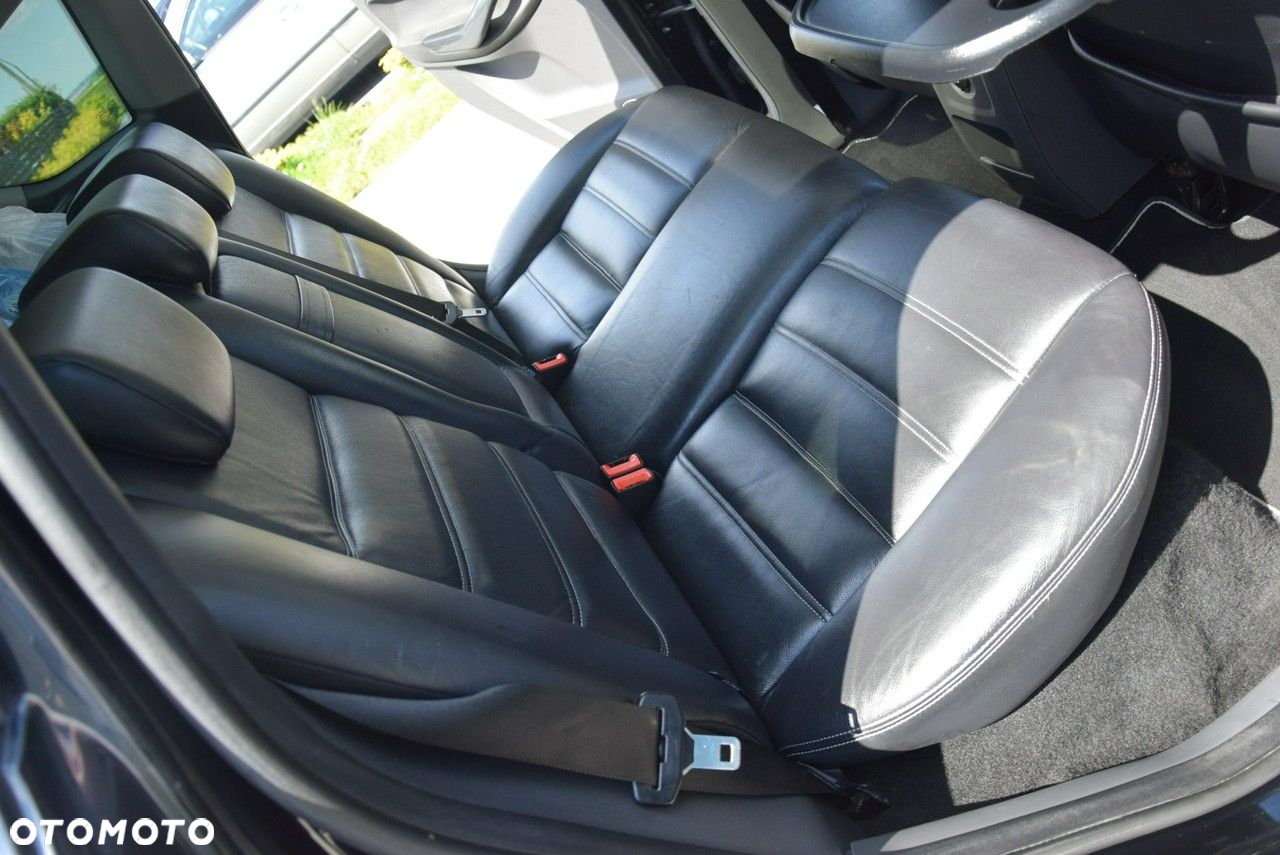 Ford Kuga 2.0 TDCi 2x4 Titanium - 20