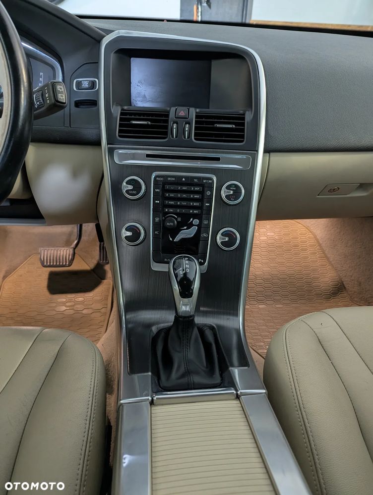 Volvo XC 60 - 8