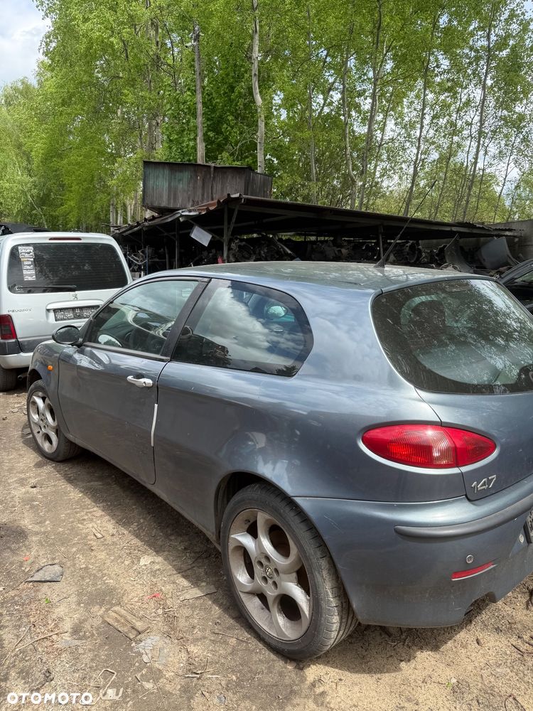 Alfa Romeo 147 na części - 4