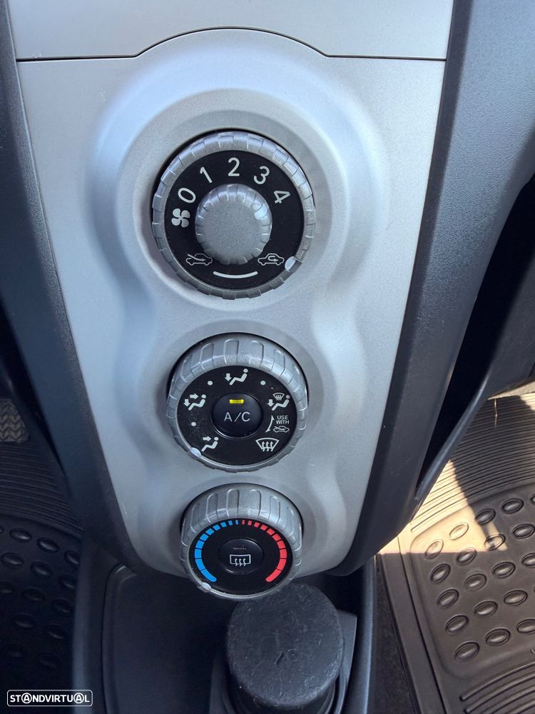 Toyota Yaris 1.4 D-4D Sol AC+VSC - 29