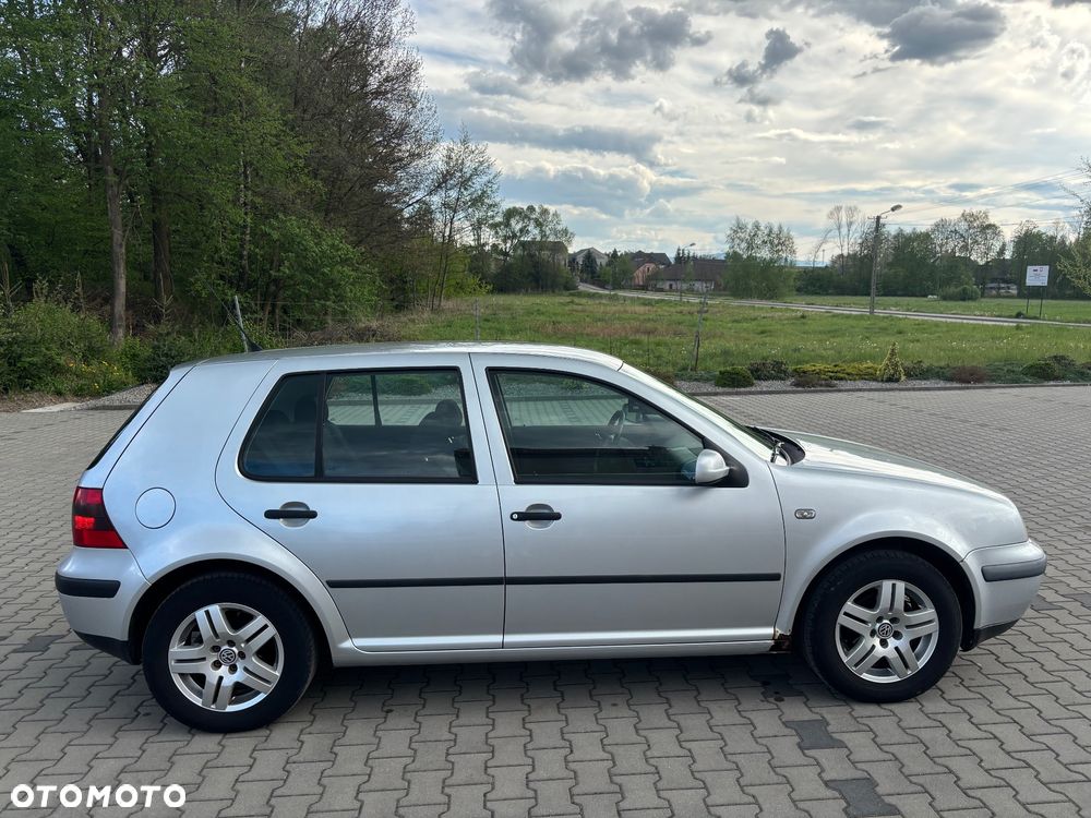 Volkswagen Golf - 6