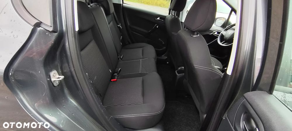 Peugeot 208 1.2 PureTech Allure - 17