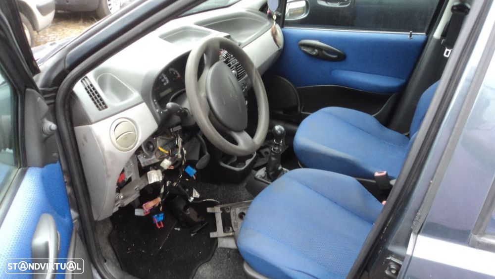 Fiat Punto 1.2 5P 2002 - Para Peças - 4