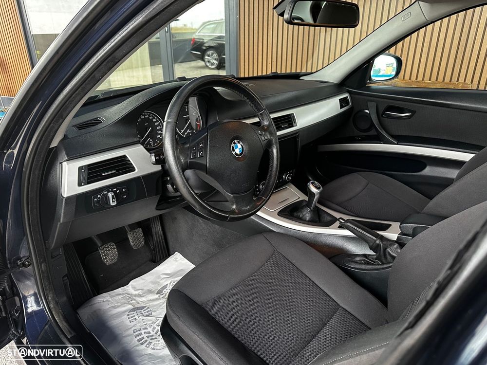 BMW 318 d Dynamic - 19
