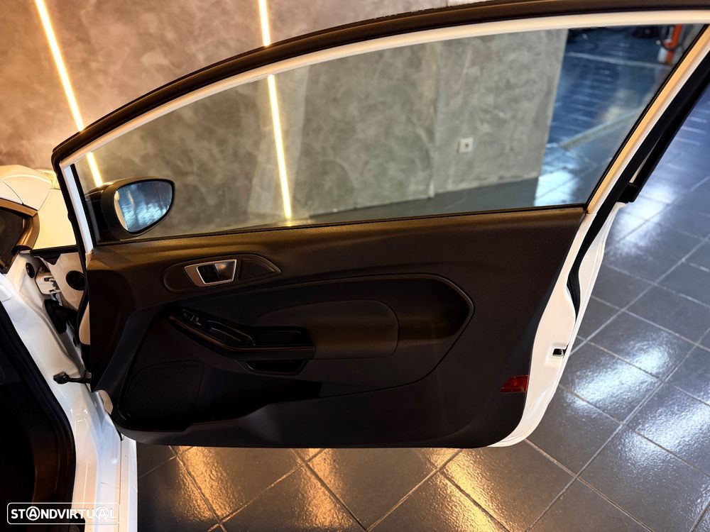 Ford Fiesta 1.6 EcoBoost c/ Pack Pele Desportiva ST - 24