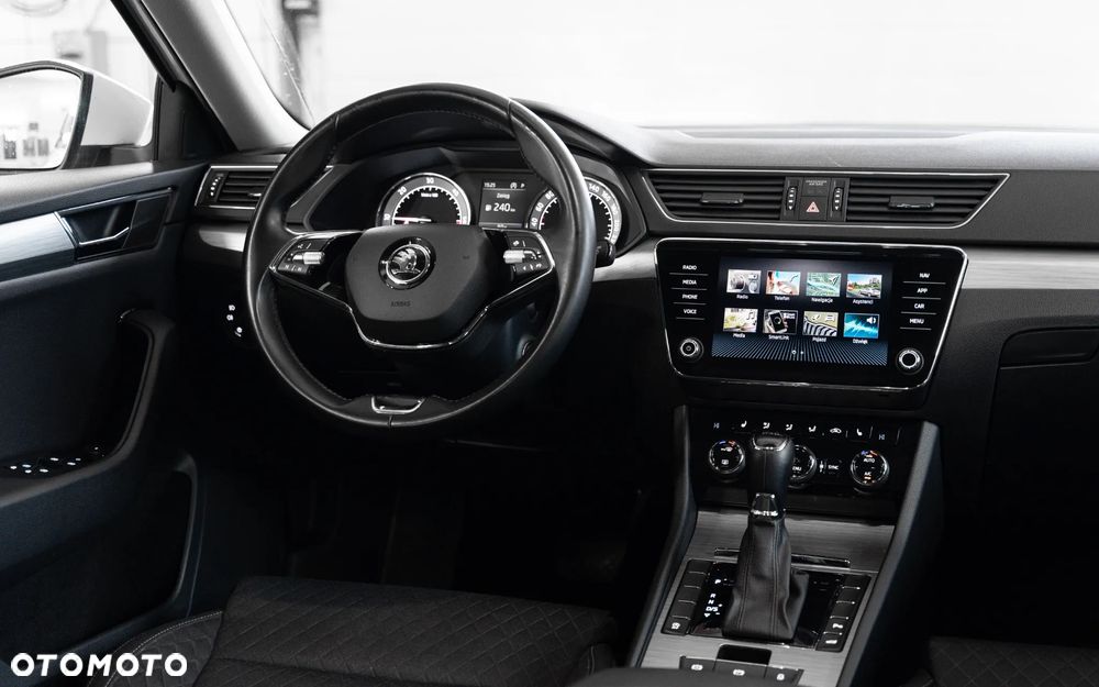 Skoda Superb 2.0 TDI SCR Ambition DSG - 3