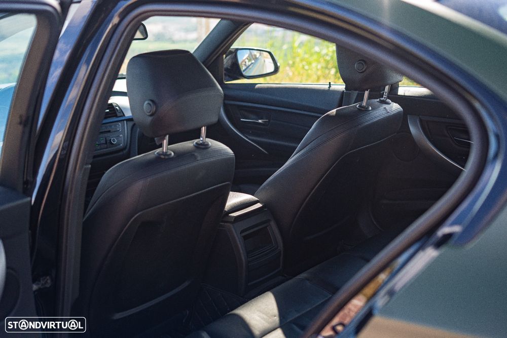 BMW 328 i Pack M - 21