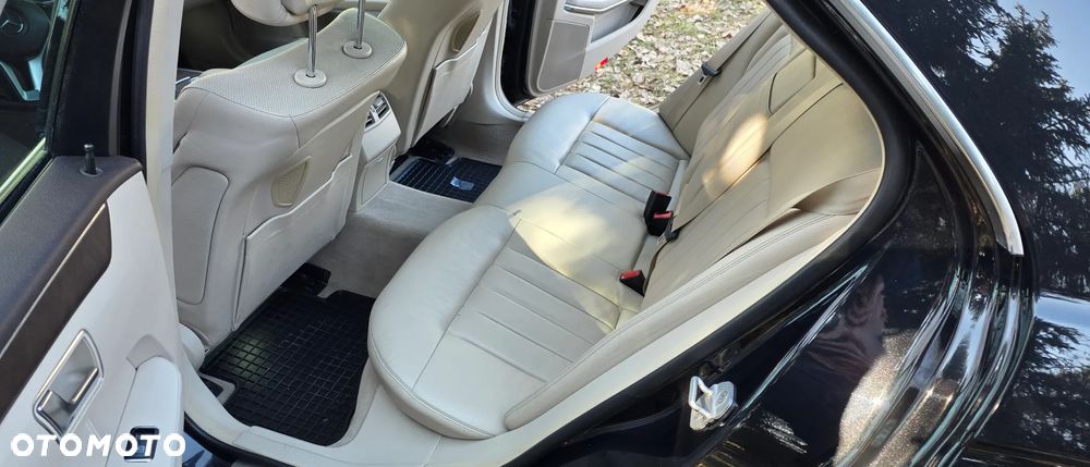 Mercedes-Benz Klasa E 500 BlueEFFICIENCY 7G-TRONIC Avantgarde - 16