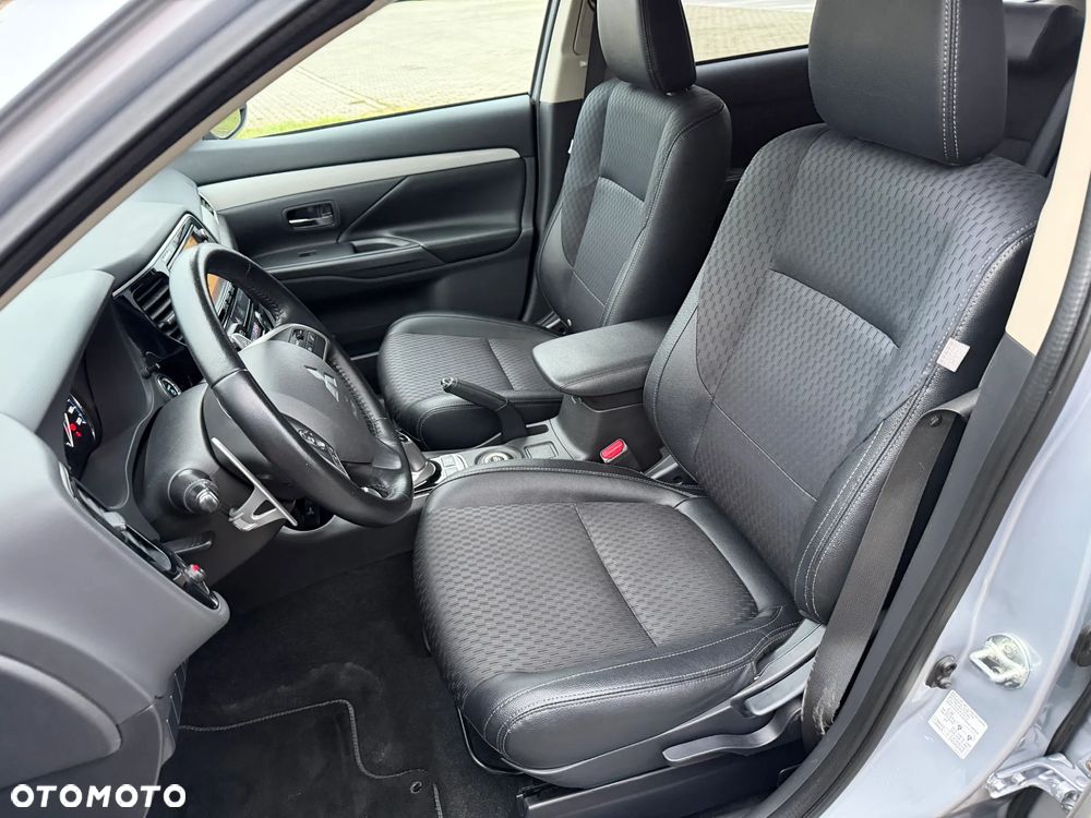 Mitsubishi Outlander 2.0 4WD Plus - 14