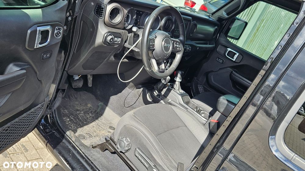 Jeep Wrangler - 13