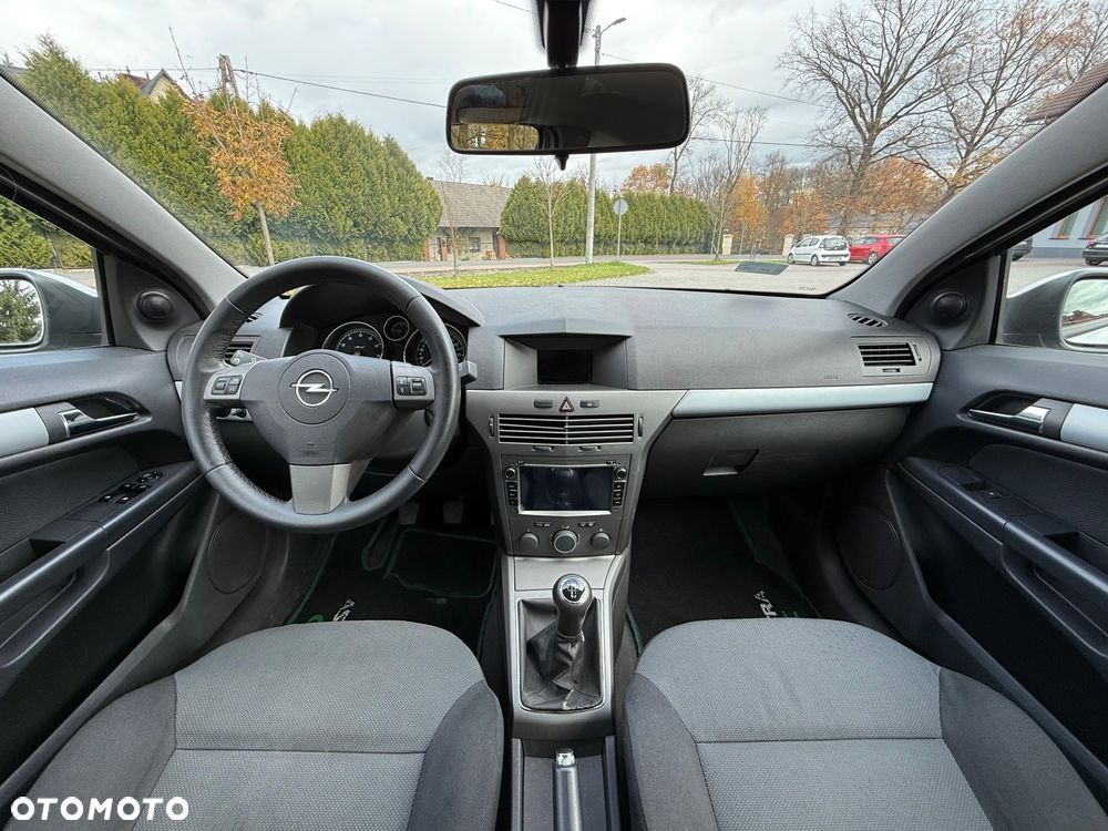 Opel Astra III GTC 1.8 Cosmo - 17