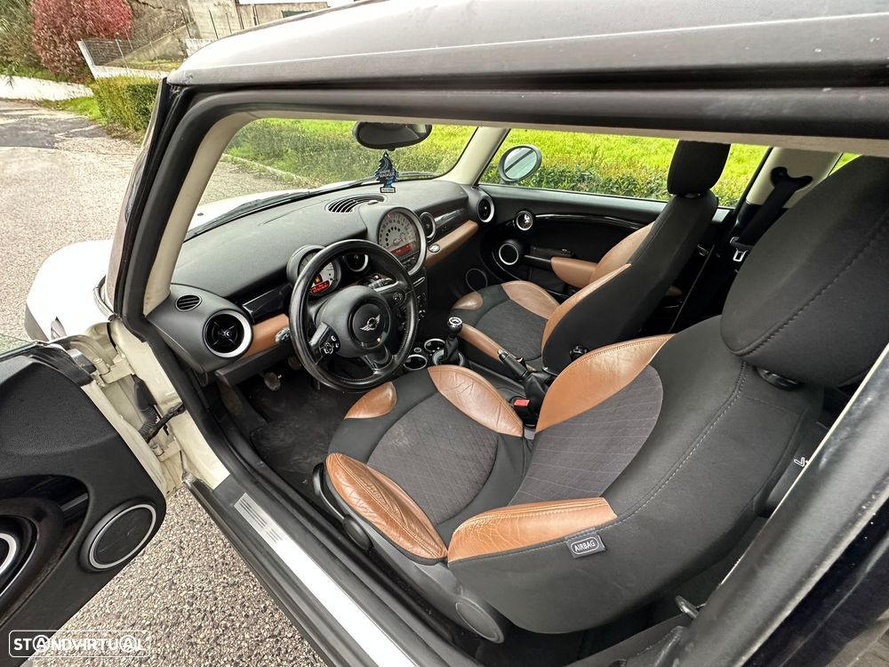 MINI 3 Portas Cooper D - 3