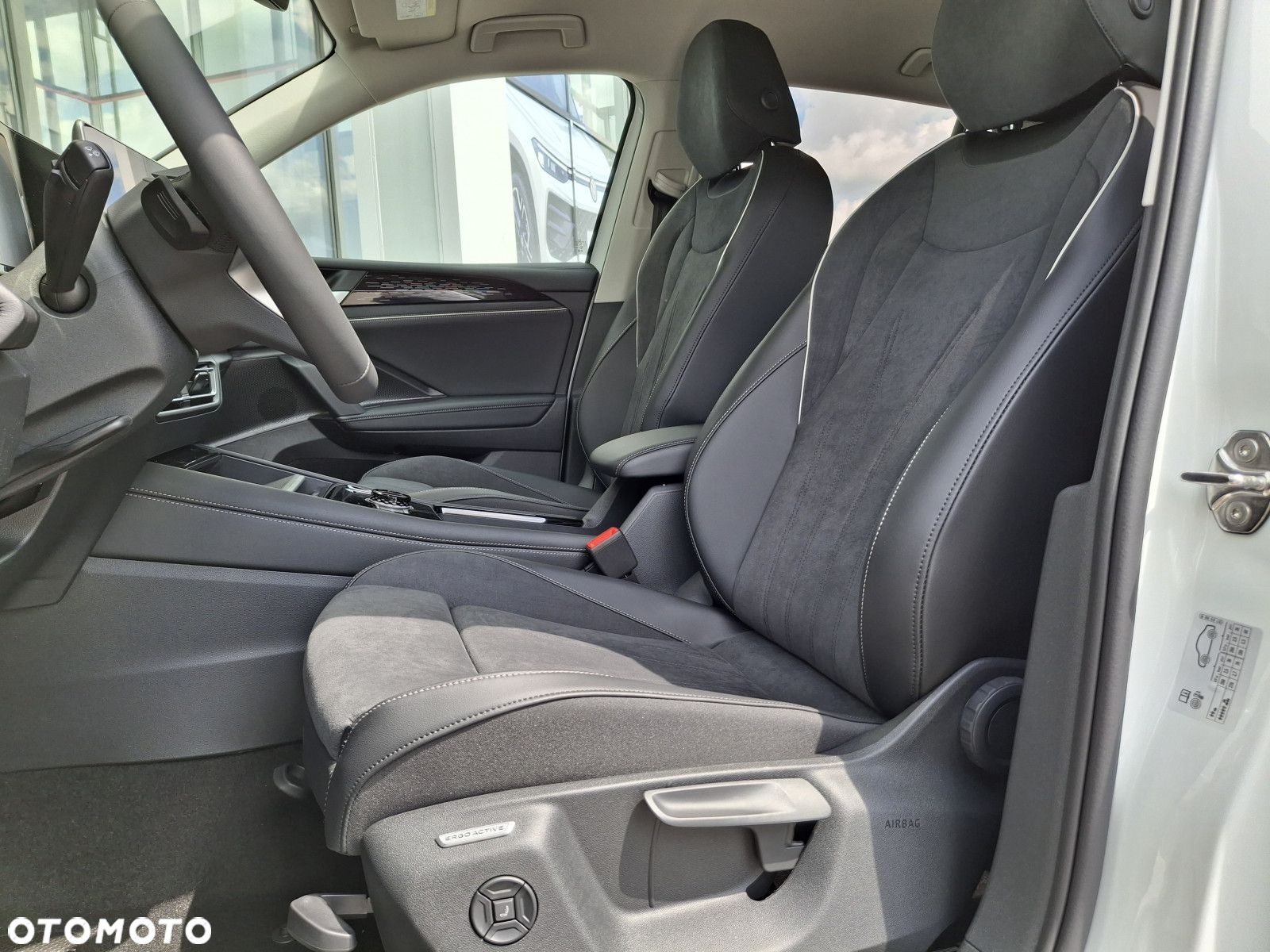 Volkswagen Tiguan - 11