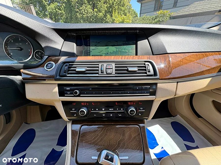 BMW Seria 5 520d - 29