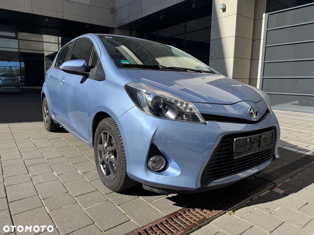 Toyota Yaris Hybrid 100 Terra - 2