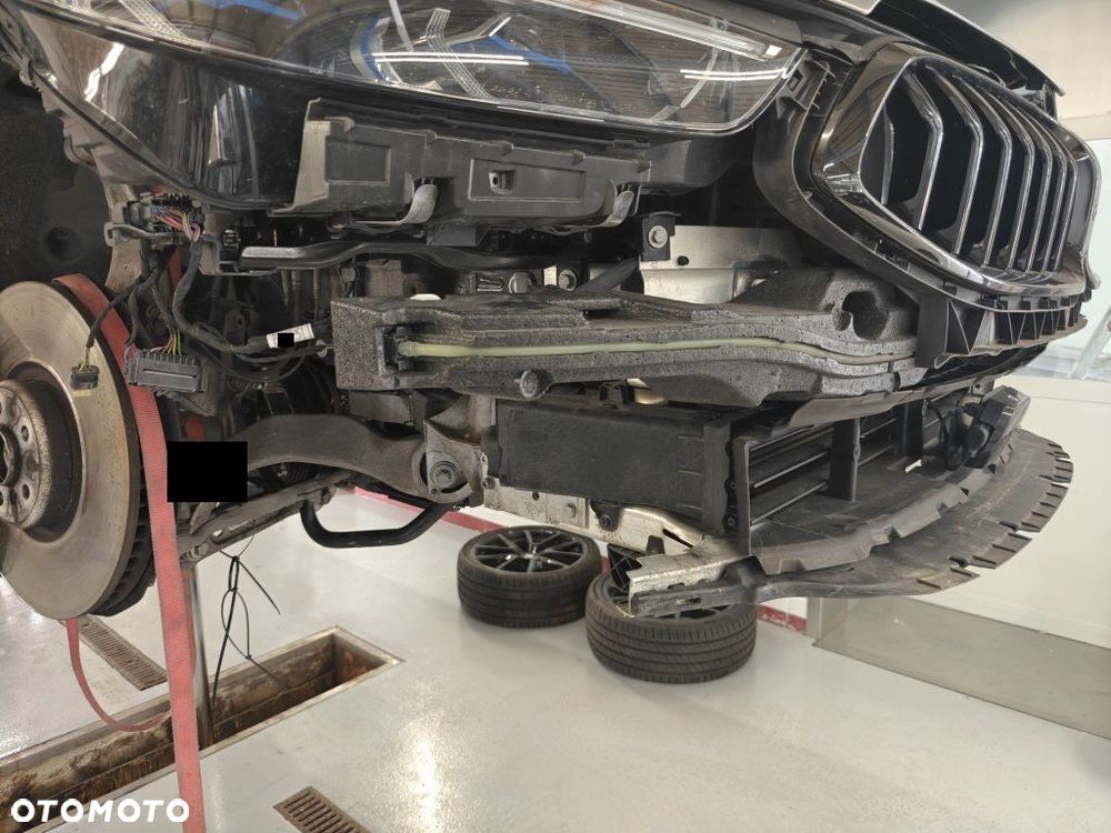 BMW Seria 8 - 14