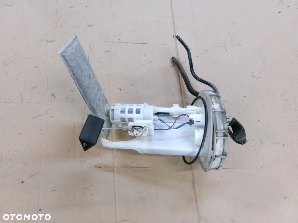 POMPA PALIWA TOYOTA YARIS III 1.33 BENZ KOMPL. - 1