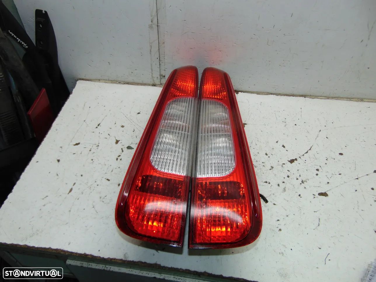 Ford C-max farolins - 1
