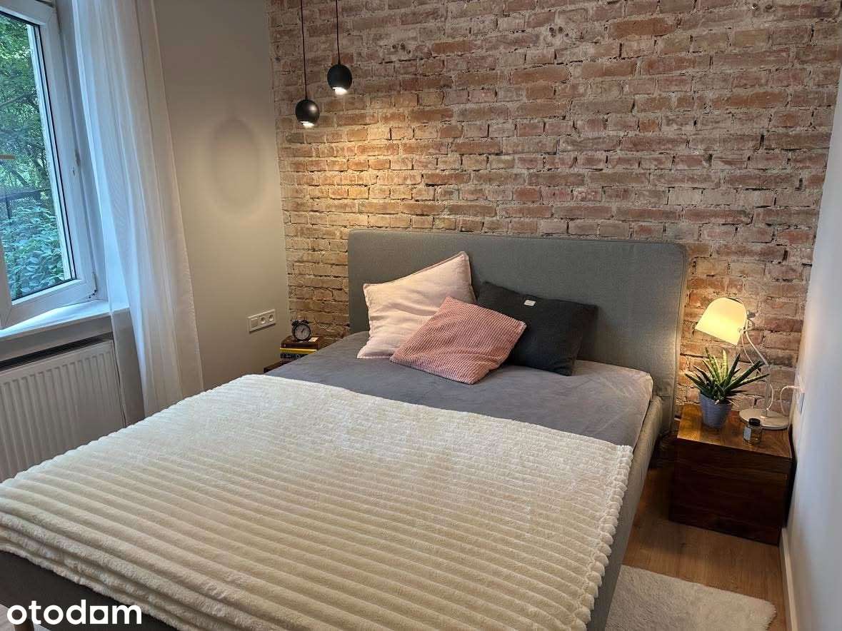 Klimatyczne 2 pokoje w modernistycznej kamienicy