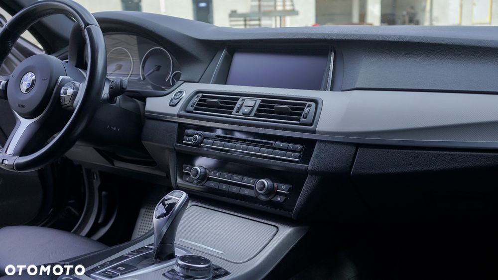 BMW Seria 5 525d xDrive - 21