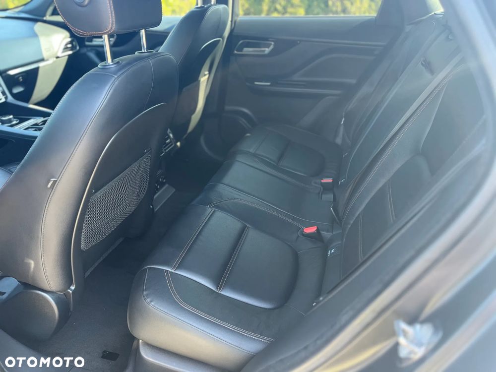 Jaguar F-Pace 20d Portfolio - 12