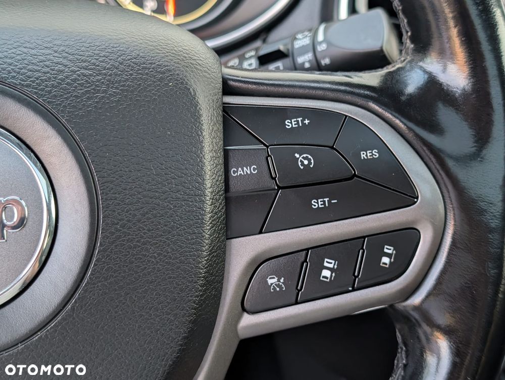Jeep Cherokee - 29