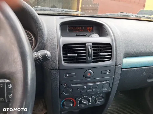 Renault Clio 1.2 16V 75 Collection - 10