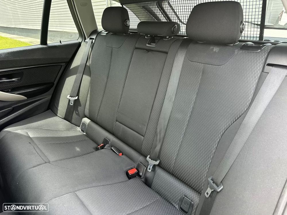 BMW 318 d Aut. Sport Line - 25