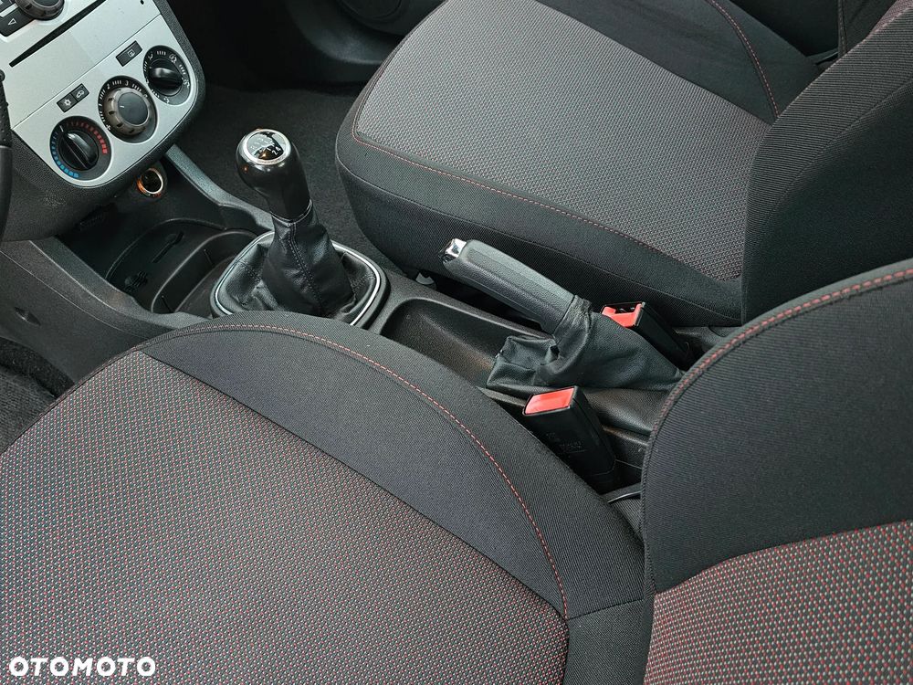 Opel Corsa 1.4 16V Sport - 33