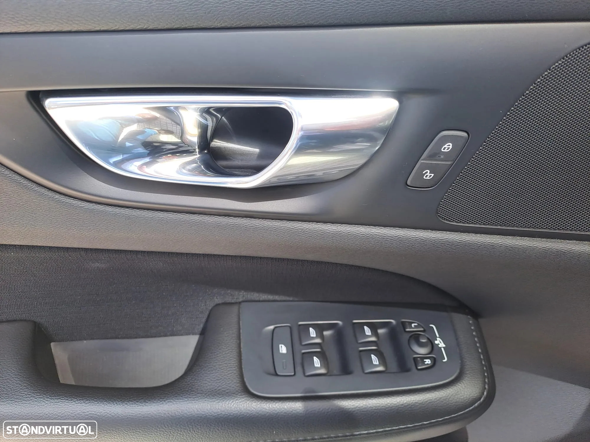 Volvo V60 2.0 T8 AWD TE Momentum - 4