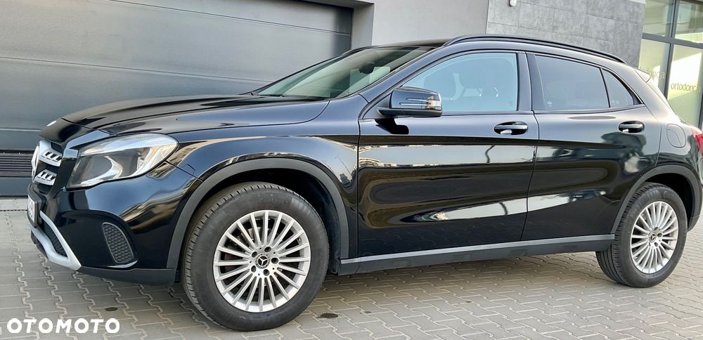 Mercedes-Benz GLA 180 - 9