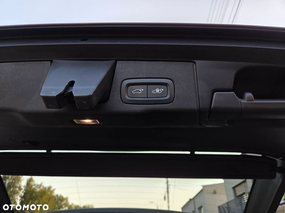 Volvo XC 60 B4 D Plus Dark - 7