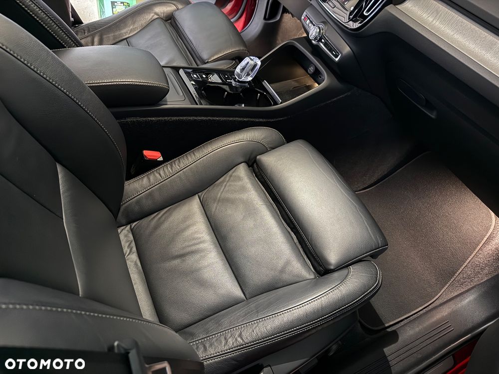 Volvo XC 40 B3 B DKG Plus Dark - 31