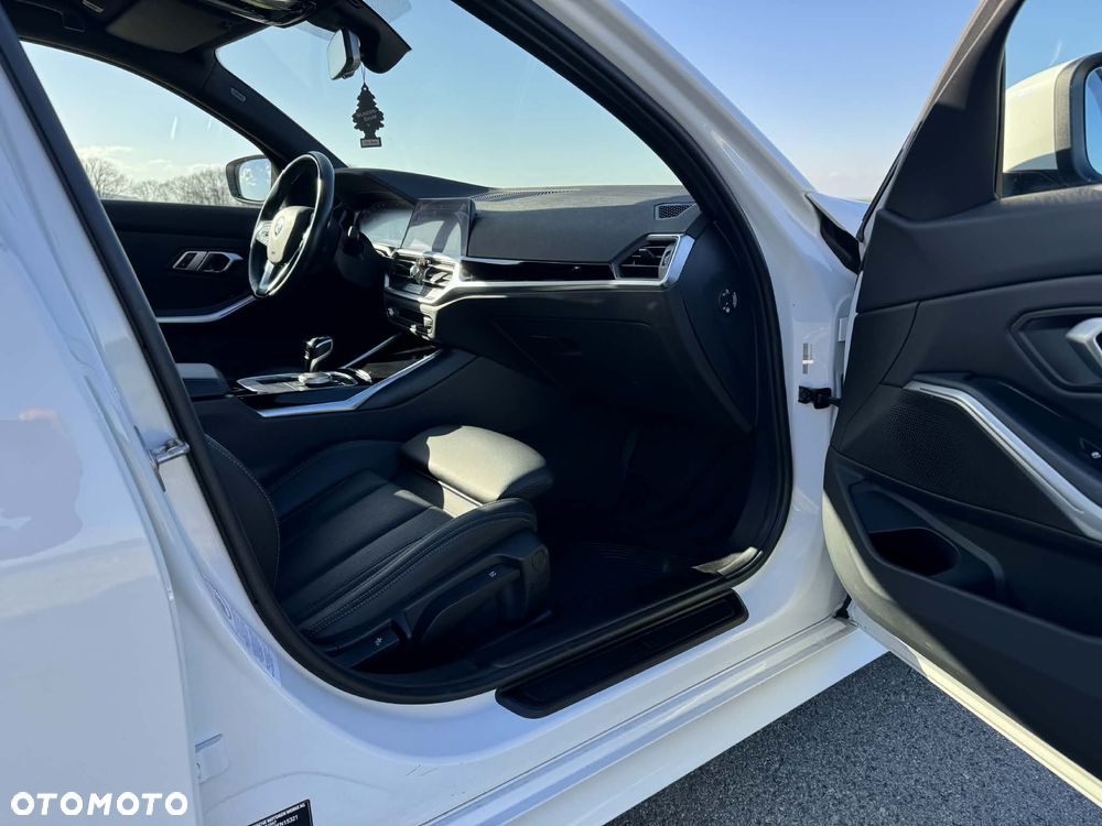 BMW Seria 3 318d Sport Line Shadow - 22