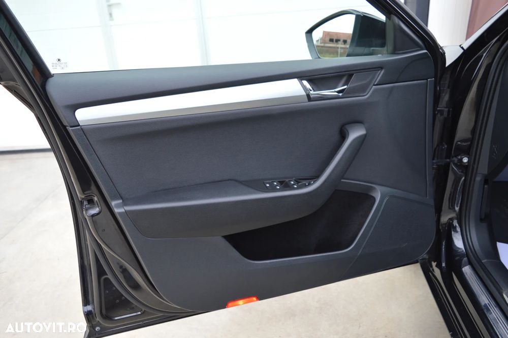 Skoda Superb 2.0 TDI DSG Ambition - 28