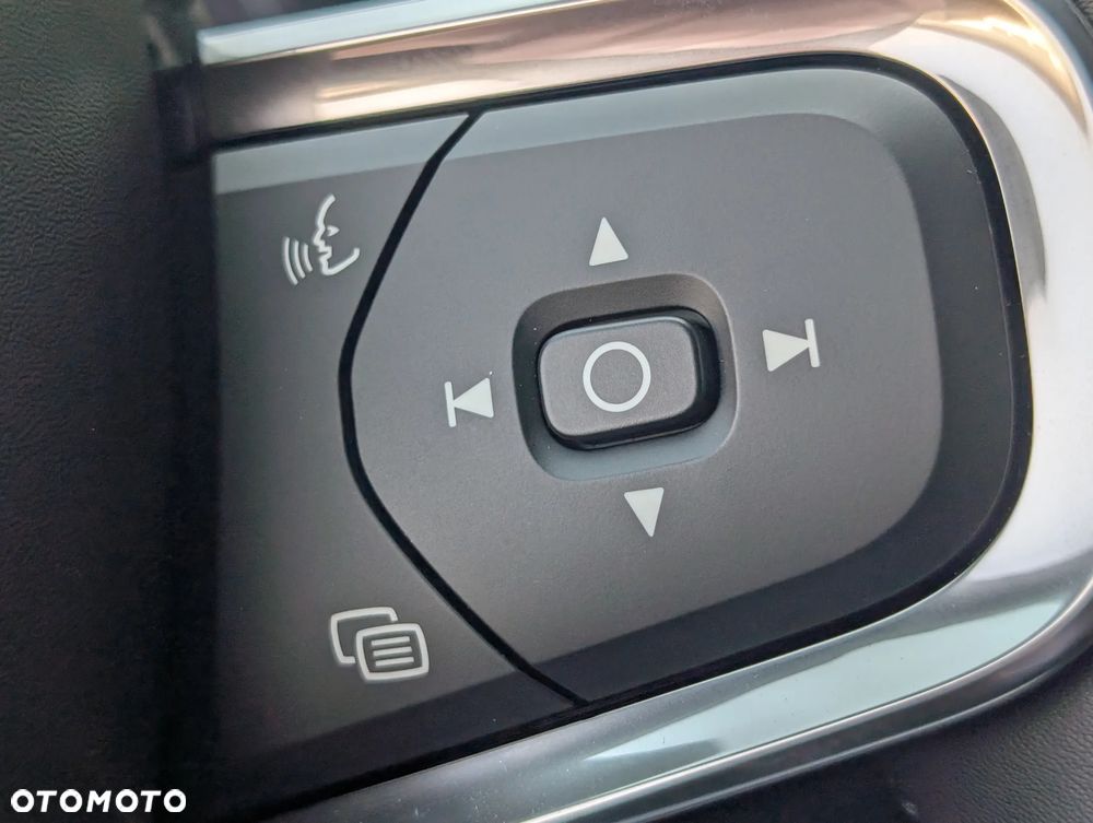 Volvo XC 40 B4 AWD Ultimate Dark - 27